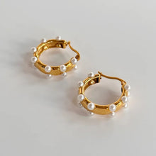 Load image into Gallery viewer, White Pearl Earrings