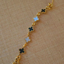 Load image into Gallery viewer, Clover Black and White Bracelet