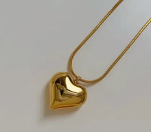 Load image into Gallery viewer, Golden Beautiful Heart Necklace