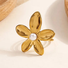 Load image into Gallery viewer, Exaggerated Pearl Flower