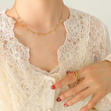 Load image into Gallery viewer, Leaf Short Necklace
