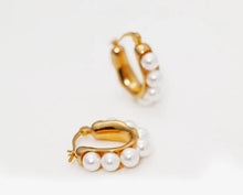 Load image into Gallery viewer, Small Irregular Pearl Earrings
