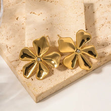 Load image into Gallery viewer, Elegant Flower Earrings
