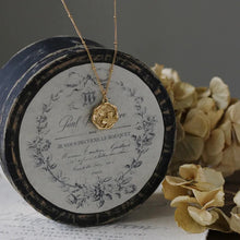 Load image into Gallery viewer, Classic Style Flower Necklace
