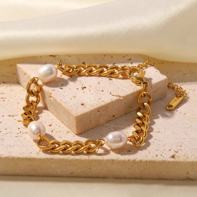 Love Pearl Golden Bracelet