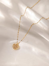 Load image into Gallery viewer, Elegant Glam Heart Necklace
