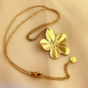 Big Flower Golden Necklace