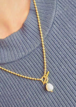 Load image into Gallery viewer, Pearl Gold Necklace
