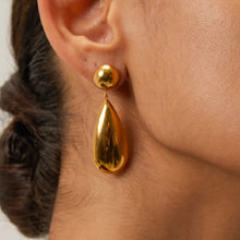 Load image into Gallery viewer, Golden Water Dropd Earring
