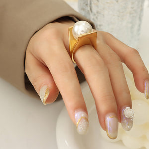 Retro Oval Pearl Ring- Gold