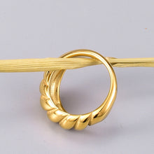 Load image into Gallery viewer, Beautiful Twisted Gold Ring
