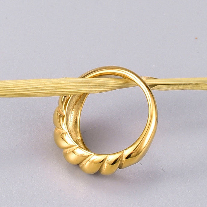 Beautiful Twisted Gold Ring