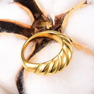 Beautiful Twisted Gold Ring