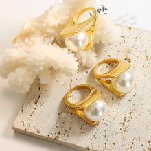 Load image into Gallery viewer, Retro Oval Pearl Ring- Gold
