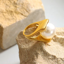 Load image into Gallery viewer, Retro Oval Pearl Ring- Silver
